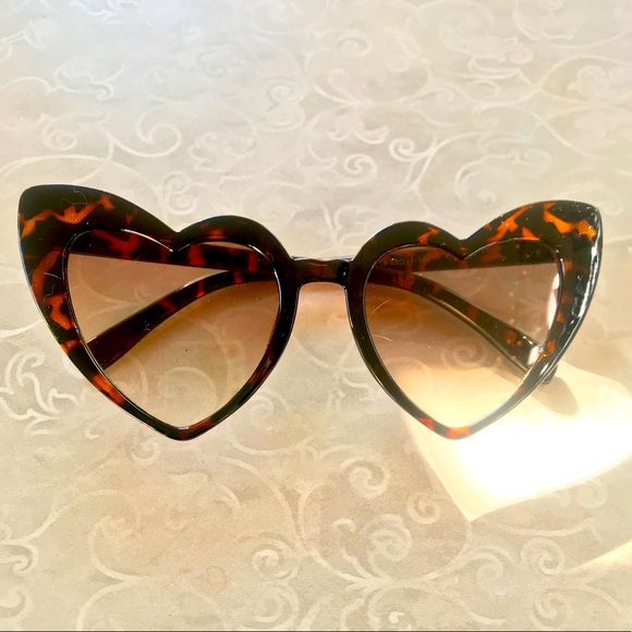 Tortoise shell heart shaped glasses